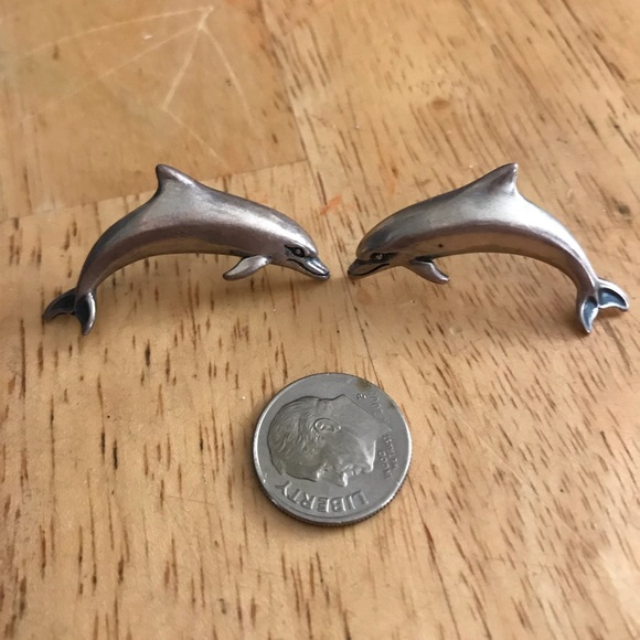 Sterling silver dolphin ring and earrings - Picture 4 of 6